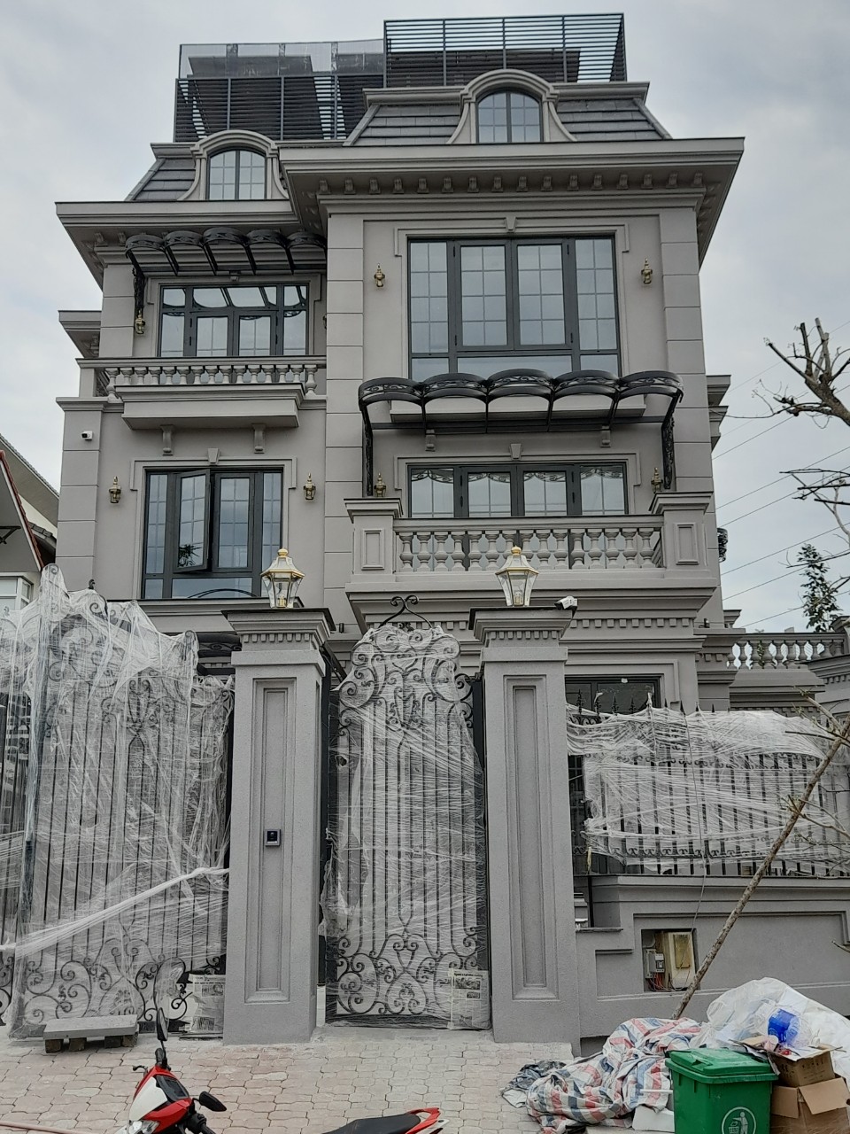 Thi Công Lan Can , Ban Công Sắt 